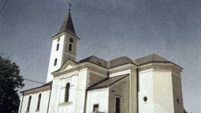 Crkva Uznesenja Blažene Djevice Marije izgrađena 1805. minirana i spaljena 1991.